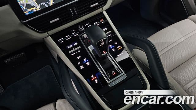 Porsche Cayenne (PO536) 3.0 E-гибрид купе, 2020 9