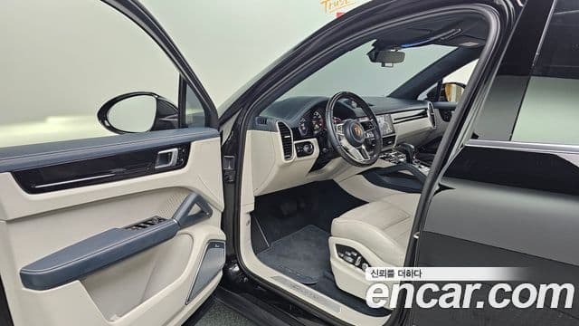 Porsche Cayenne (PO536) 3.0 E-гибрид купе, 2020 10