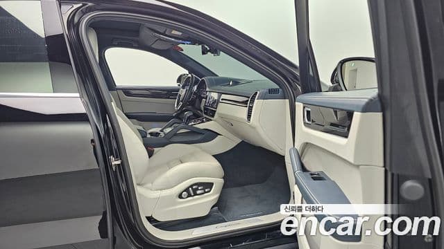 Porsche Cayenne (PO536) 3.0 E-гибрид купе, 2020 11