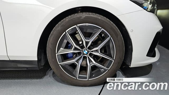 BMW 5시리즈 (G60) 520i M Sport, 2024 все фото