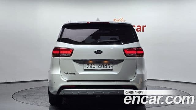 Kia All New Carnival Noblesse, 2016 4