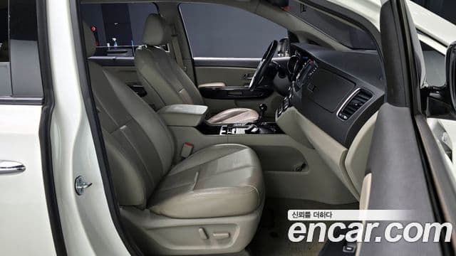 Kia All New Carnival Noblesse, 2016 10