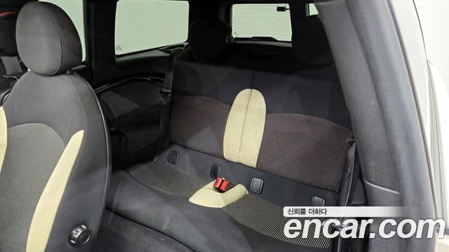 Mini Cooper 클럽맨 1세대, 2010 12