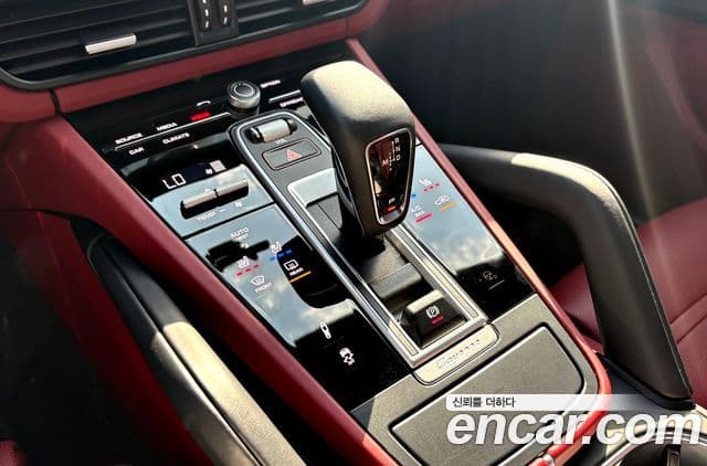 Porsche Cayenne (PO536), 2019 18