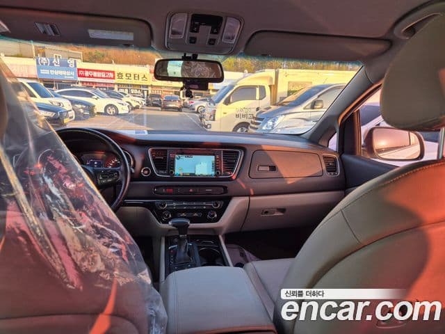 Kia All New Carnival Luxury, 2017 7