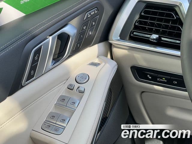 BMW X7 (G07) xDrive 40d M Sport 6인승, 2025 9