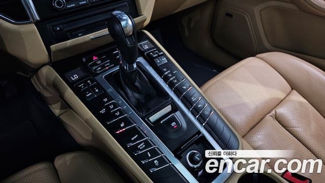 Porsche Macan 95B, 2018 9