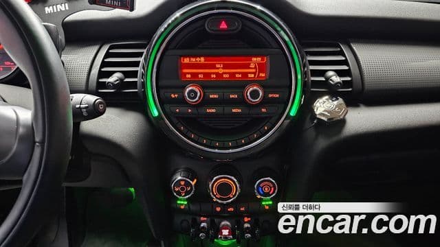 Mini Cooper D 3세대, 2015 14