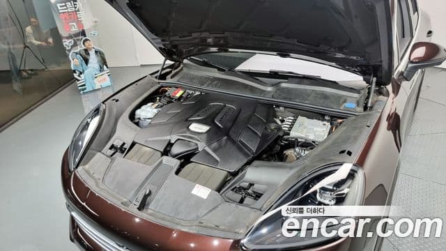 Porsche Cayenne (PO536), 2020 6