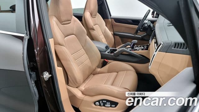 Porsche Cayenne (PO536), 2020 10