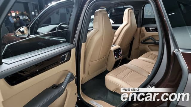 Porsche Cayenne (PO536), 2020 12