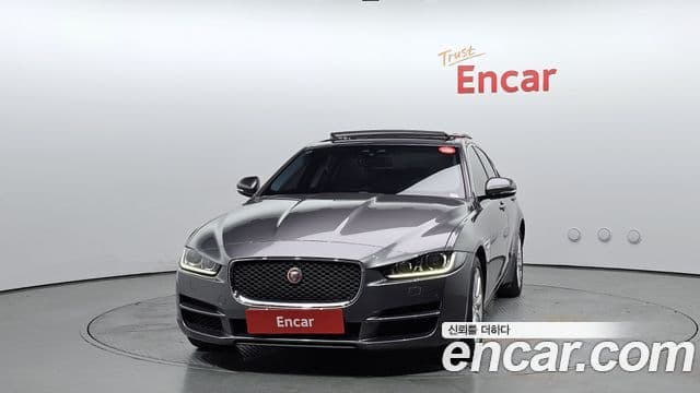 Jaguar XE Prestige, 2016 3