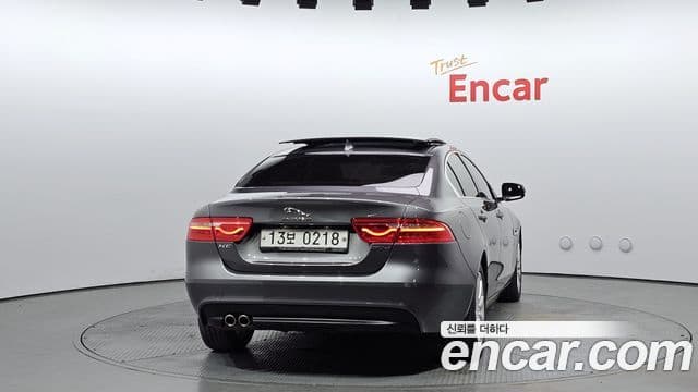 Jaguar XE Prestige, 2016 4