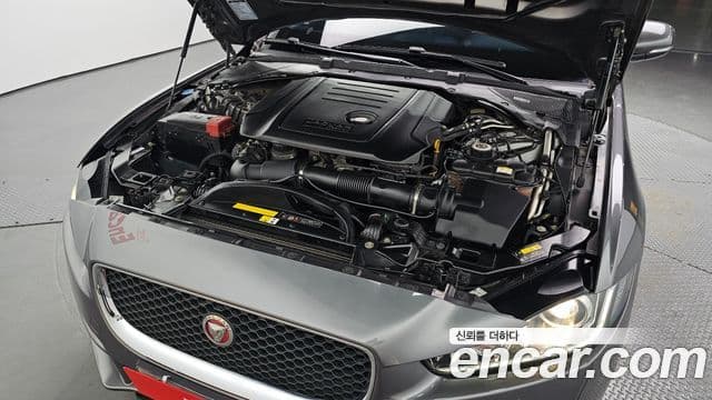 Jaguar XE Prestige, 2016 6