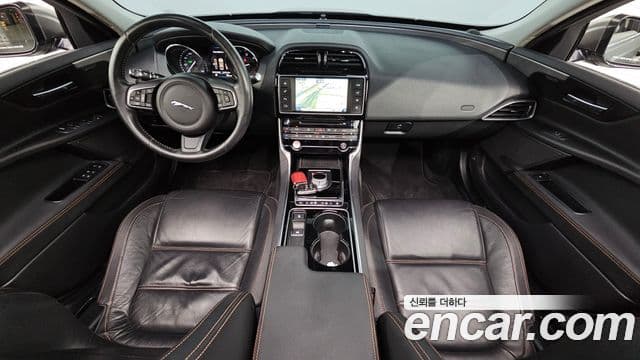 Jaguar XE Prestige, 2016 7
