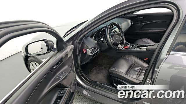 Jaguar XE Prestige, 2016 10