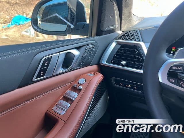 BMW X7 (G07) xDrive 40d M Sport 6인승, 2025 10