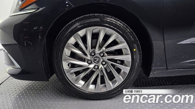 Lexus ES300h 7세대 Executive, 2023 все фото