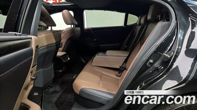 Lexus ES300h 7세대 Executive, 2023 12