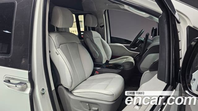 Hyundai Staria лимузин, 2023 10