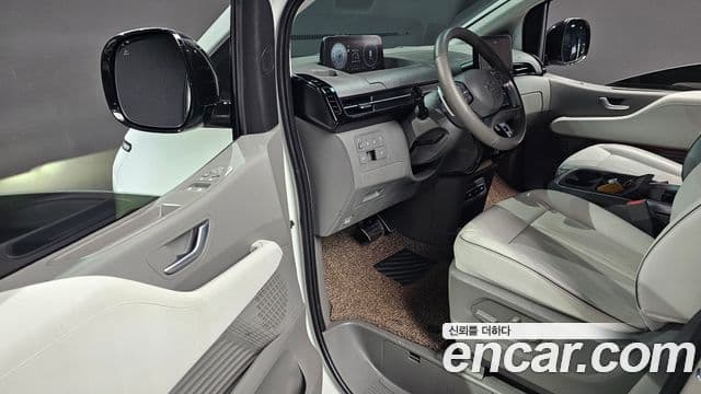 Hyundai Staria лимузин, 2023 11