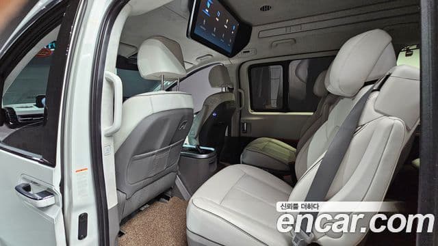 Hyundai Staria лимузин, 2023 12