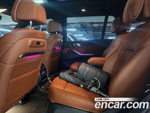 BMW X7 (G07) xDrive 40d M Sport 6인승, 2025 8