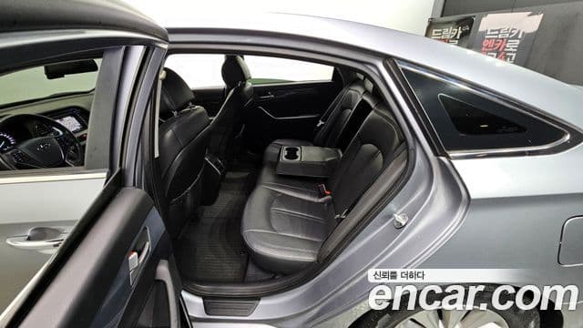 Hyundai LF Sonata гибрид Modern, 2016 11