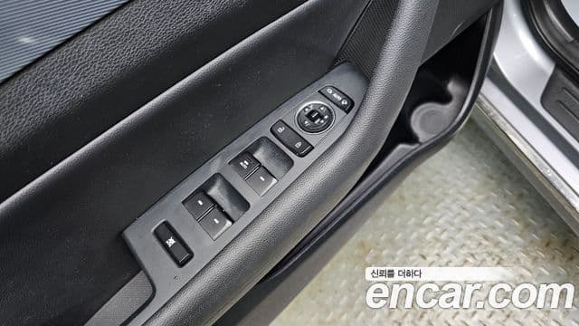 Hyundai LF Sonata гибрид Modern, 2016 14