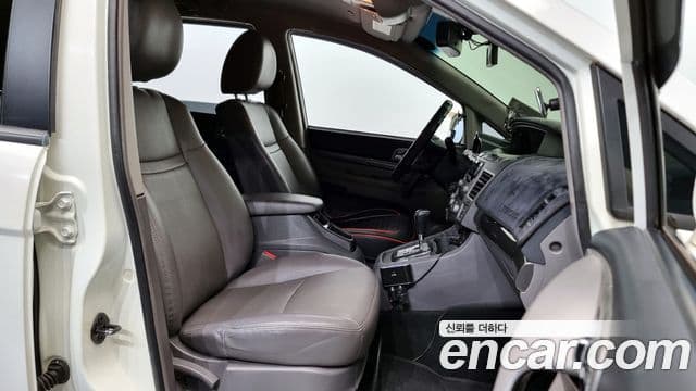 KG모빌리티(SsangYong) Korando 투리스모 4WD LT 9인승, 2014 10