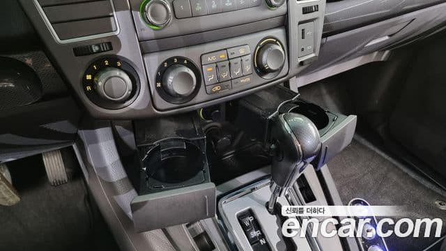 KG모빌리티(SsangYong) Korando 투리스모 4WD LT 9인승, 2014 18