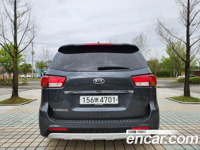 Kia All New Carnival VIP, 2015 4