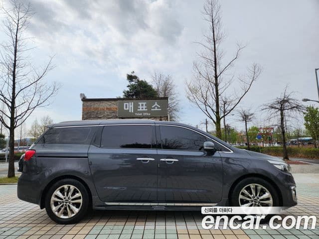 Kia All New Carnival VIP, 2015 8