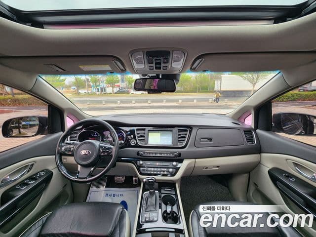 Kia All New Carnival VIP, 2015 9