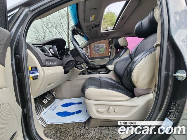 Kia All New Carnival VIP, 2015 10