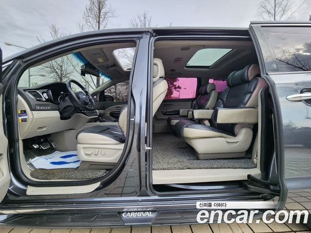 Kia All New Carnival VIP, 2015 11