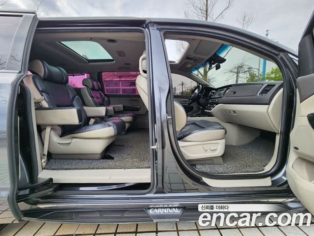 Kia All New Carnival VIP, 2015 12