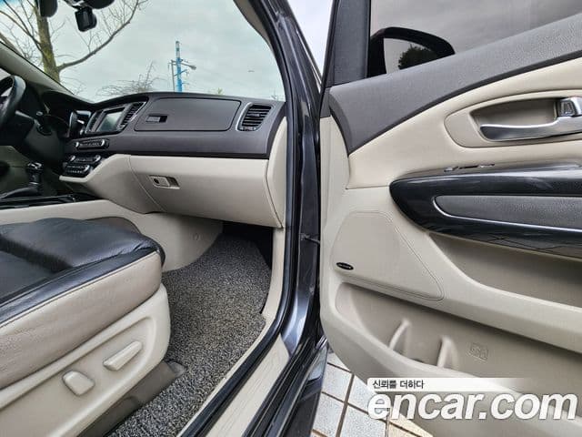 Kia All New Carnival VIP, 2015 13