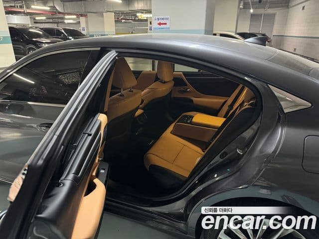 Lexus ES300h 7세대 Executive, 2025 8