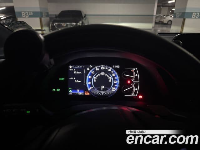 Lexus ES300h 7세대 Executive, 2025 11