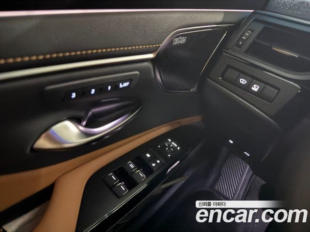 Lexus ES300h 7세대 Executive, 2025 12