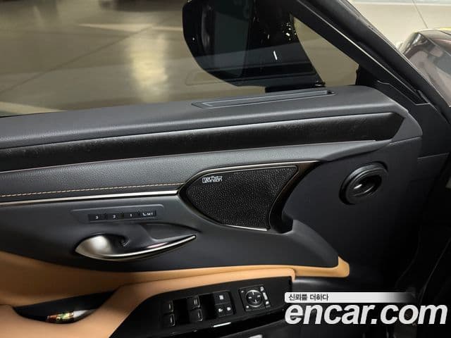 Lexus ES300h 7세대 Executive, 2025 14