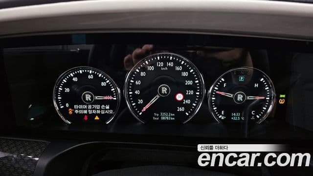 Rolls-Royce 고스트 2세대 6.7 V12 чёрный эмблема, badge, 2023 8