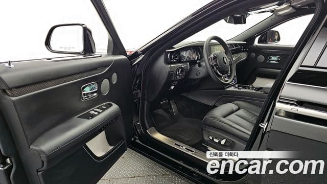 Rolls-Royce 고스트 2세대 6.7 V12 чёрный эмблема, badge, 2023 10
