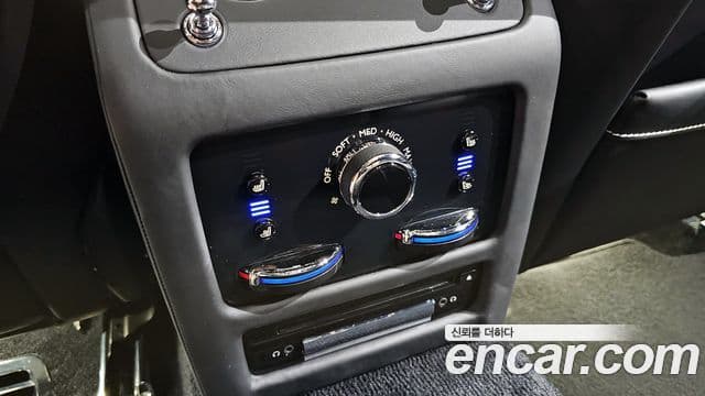 Rolls-Royce 고스트 2세대 6.7 V12 чёрный эмблема, badge, 2023 18