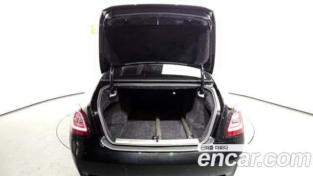 Rolls-Royce 고스트 2세대 6.7 V12 чёрный эмблема, badge, 2023 20