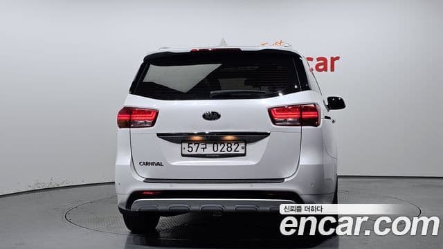 Kia All New Carnival Noblesse, 2016 4