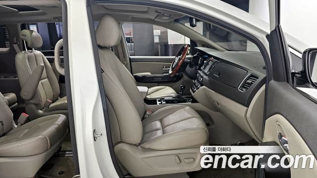 Kia All New Carnival Noblesse, 2016 10