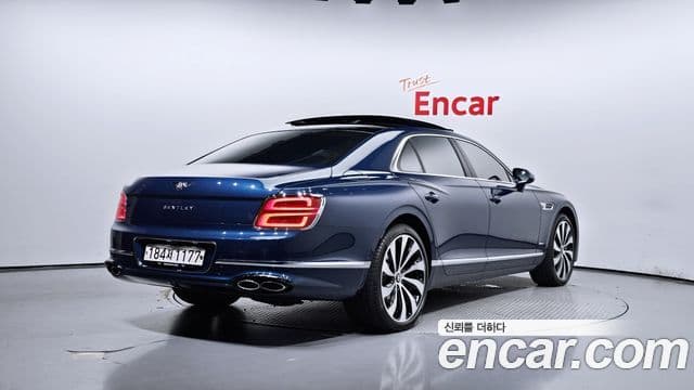 Bentley Flying Spur 3세대 4.0 Azure, 2024 2