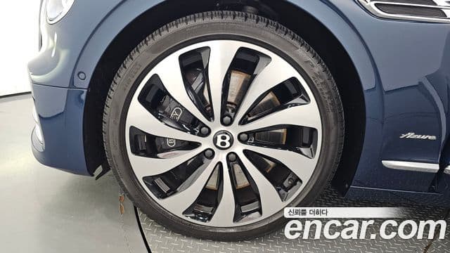 Bentley Flying Spur 3세대 4.0 Azure, 2024 все фото